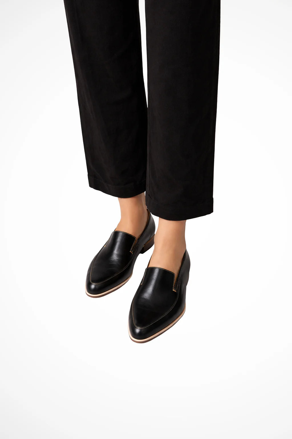 11 / Black