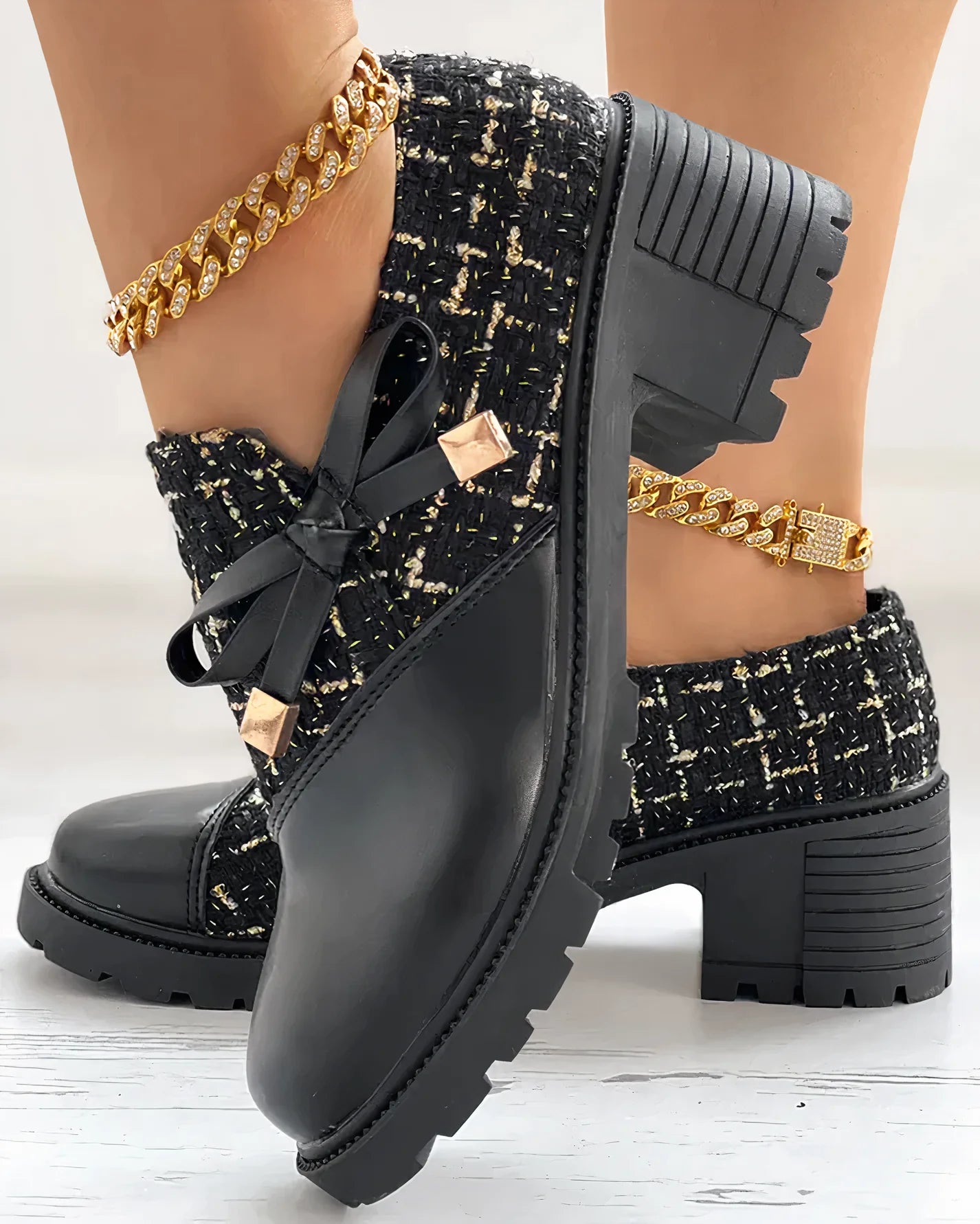 Black / 12